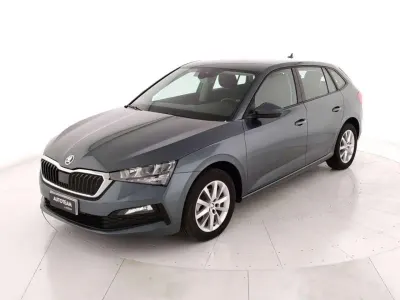Usata Skoda Scala Ambition 90 CV (66 kW) 2021 Grigio quarzo Utilitaria