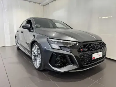 Usata Audi RS3 Sportback Ambiente 400 CV (294 kW) 2023 Grigio daytona perla Utilitaria
