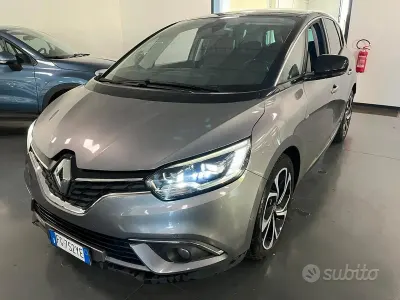 Usado Renault Scénic IV Life 110 CV (80 kW) 2017 Gris Monovolumen
