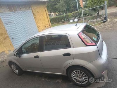 Grigio Usata 2014 Fiat Grande Punto Utilitaria | 3500 € (Buon prezzo)
