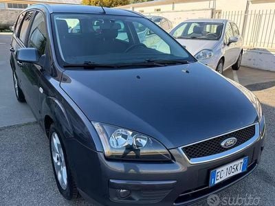 Begagnad Ford Focus 90 HK (66 kW) 2008 Grå Kombi
