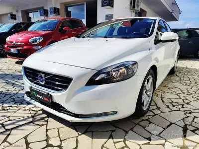 Usado Volvo V40 Summum 115 CV (84 kW) 2015 Berlina