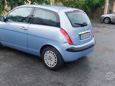 usata Lancia Ypsilon 1.2 benzina neopatentati