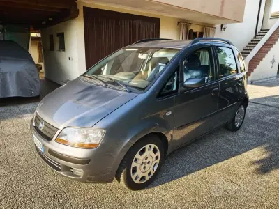 Usata Fiat Idea 69 CV (50 kW) 2005 Grigio Monovolume