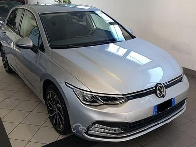 Usata VW Golf VIII Life 110 CV (80 kW) 2024 Argento Berlina