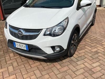 Usata Opel Karl Rocks 75 CV (55 kW) 2018 Bianco Utilitaria