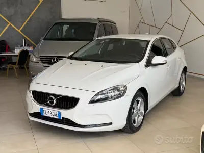 Occasion Volvo V40 Inscription 120 ch (88 kW) 2017 Blanc Berline
