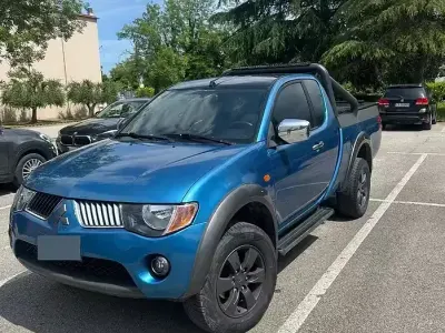 Usata Mitsubishi L200 136 CV (100 kW) 2006 Blu Pick-up