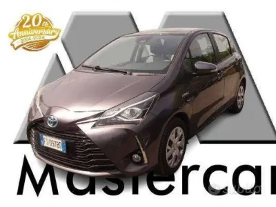 Gebraucht Toyota Yaris Hybrid Business Edition 73 PS (53 kW) 2018 Grau Limousine