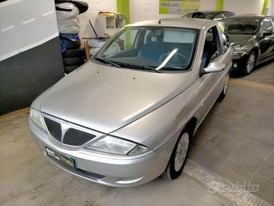 Usata Lancia Ypsilon 80 CV (58 kW) 2003 Grigio Utilitaria