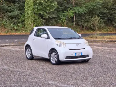 Usata Toyota iQ Sol 68 CV (50 kW) 2010 Beige Utilitaria