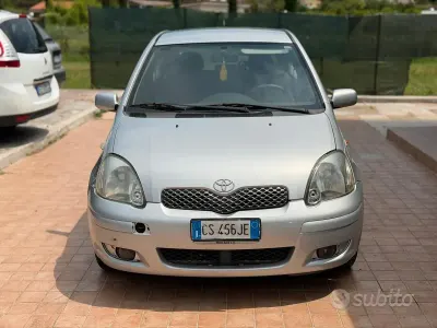 Usata Toyota Yaris Sol 65 CV (47 kW) 2005 Grigio Berlina
