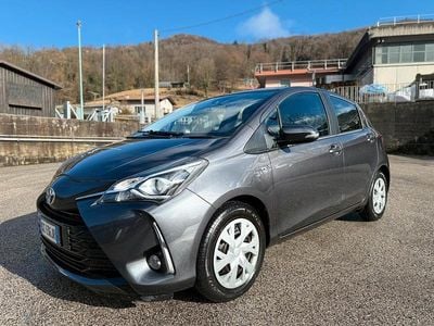 Usata Toyota Yaris Hybrid Business Edition 73 CV (53 kW) 2020 Grigio Berlina
