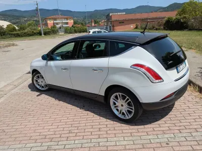 Usata Lancia Delta 120 CV (88 kW) 2008 Bianco Utilitaria