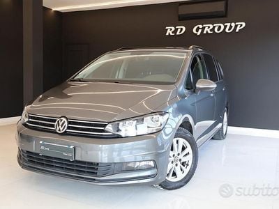 Begagnad VW Touran Business 116 HK (85 kW) 2020 Grå Minibuss