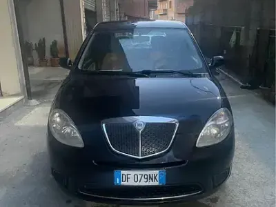 Usata Lancia Ypsilon 75 CV (55 kW) 2007 Nero Utilitaria