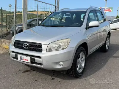 Usata Toyota RAV4 136 CV (100 kW) 2007 Grigio SUV