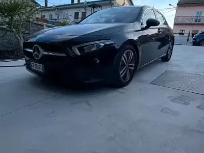 Usata Mercedes A180 136 CV (100 kW) 2021 Nero Utilitaria