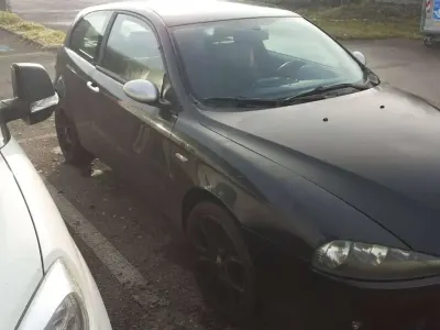 Usata Alfa Romeo 147 Distinctive 120 CV (88 kW) 2006 Nero Utilitaria