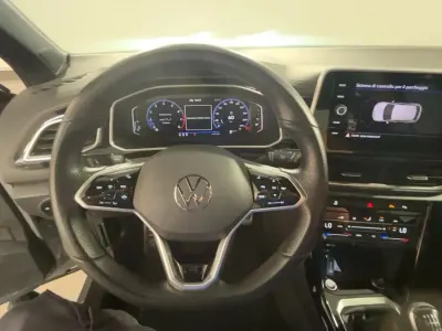 Usata VW T-Roc R-line 110 CV (80 kW) 2023 Argento SUV