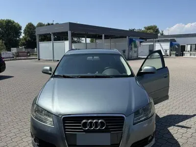Usata Audi A3 105 CV (77 kW) 2009 Bluazzurro Utilitaria