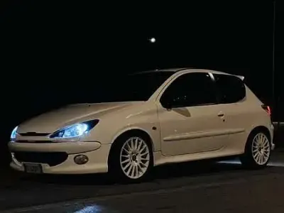 Usata Peugeot 206 109 CV (80 kW) 2001 Bianco Berlina