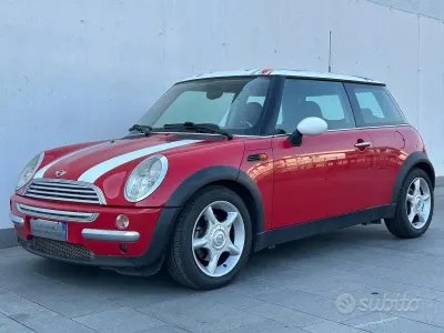 Usata Mini Cooper 116 CV (85 kW) 2004 Rosso Utilitaria