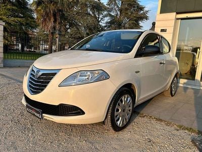 Usata Lancia Ypsilon Silver 69 CV (50 kW) 2012 Bianco Utilitaria