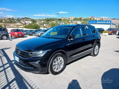 Usado VW Tiguan Life 150 HP (110 kW) 2022 Preto SUV
