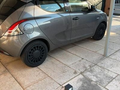 Usata Lancia Ypsilon 69 CV (50 kW) 2018 Grigio Utilitaria
