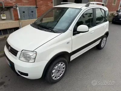 Second-hand Fiat Panda 4x4 Climbing 69 CP (50 kW) 2012 Alb Hatchback