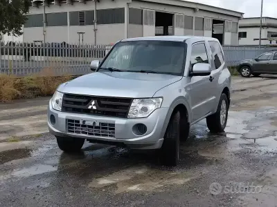 Usata Mitsubishi Pajero 200 CV (147 kW) 2011 Grigio SUV