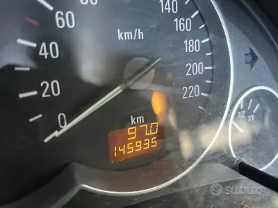 Usata Opel Tigra 90 CV (66 kW) 2005 Bluazzurro Cabrio
