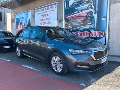 Usata Skoda Octavia Executive 150 CV (110 kW) 2022 Grigio Station wagon