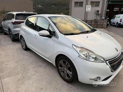 Usata Peugeot 208 Allure 68 CV (50 kW) 2014 Utilitaria