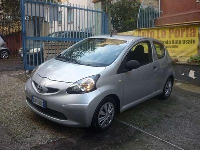 Usata Toyota Aygo Sol 68 CV (50 kW) 2008 Argento Utilitaria