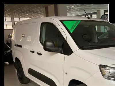 Usata Fiat Doblò 131 CV (96 kW) 2023 Bianco Monovolume
