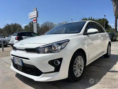 Usata Kia Rio Style 84 CV (61 kW) 2022 Bianco Berlina