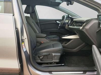 Käytetty Audi Q4 e-tron Ambiente 250 kW (340 HP) 2024 Harmaa Katumaasturi