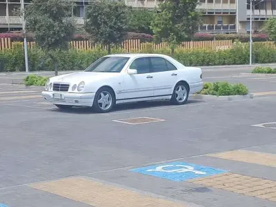 Usata Mercedes E220 Elegance 125 CV (91 kW) 1999 Berlina