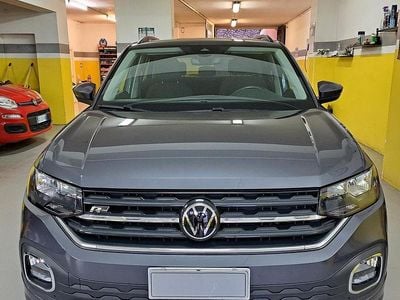 Usata VW T-Cross R-line 95 CV (69 kW) 2022 Grigio SUV