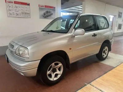 Usata Suzuki Grand Vitara 94 CV (69 kW) 2001 Argento SUV