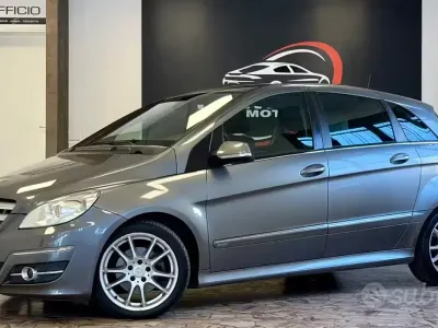 Usata Mercedes B200 140 CV (102 kW) 2008 Grigio Monovolume