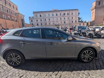 Usata Volvo V40 R-Design Momentum 122 CV (89 kW) 2016 Grigio Berlina