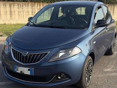 Usata Lancia Ypsilon Gold 69 CV (50 kW) 2023 Blu/azzurro Utilitaria