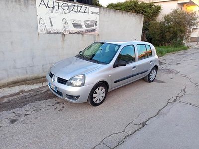 Usata Renault Clio II 58 CV (42 kW) 2007 Grigio Berlina
