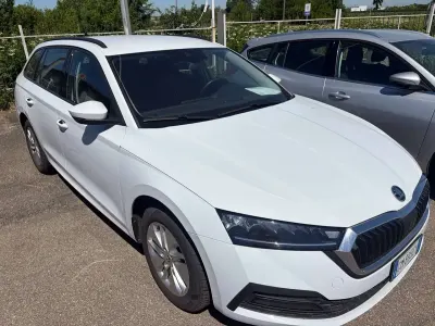 Usata Skoda Octavia Style 110 CV (80 kW) 2022 Bianco Station wagon
