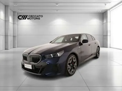 Usata BMW 550e M Sport 489 CV (359 kW) 2025 Blu Berlina
