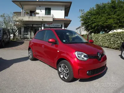 Usata Renault Twingo Techno 30 kW (42 CV) 2022 Rosso Utilitaria