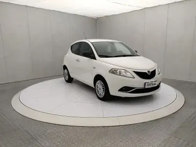 Usata Lancia Ypsilon Silver 95 CV (69 kW) 2017 Bianco Utilitaria